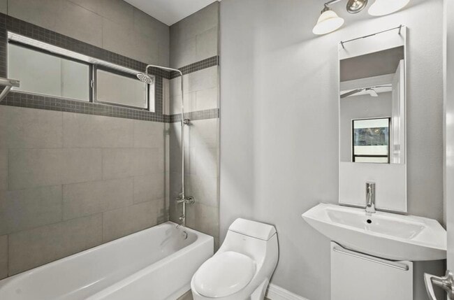 Second Bath - 2312 Camden Dr