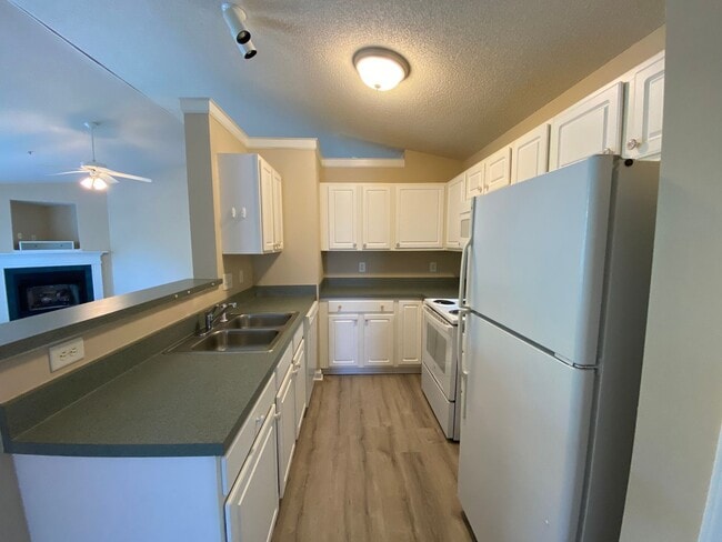 Building Photo - 533 Scholastic Ct