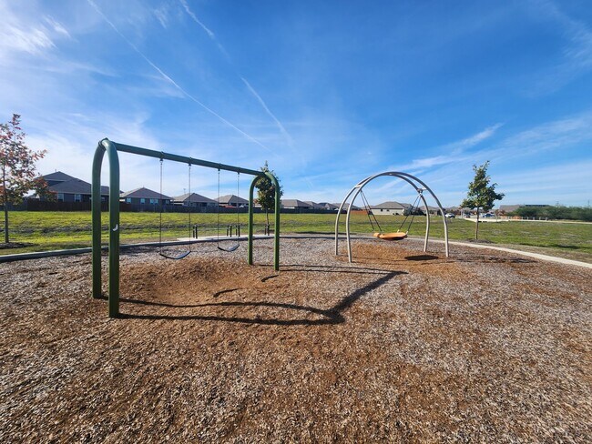 Building Photo - 3/2/2 in Heather Glen / Fridge Included / Fenced in Back Yard / CISD