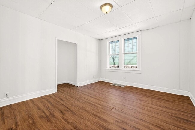 Building Photo - 908 Gilmore Ave