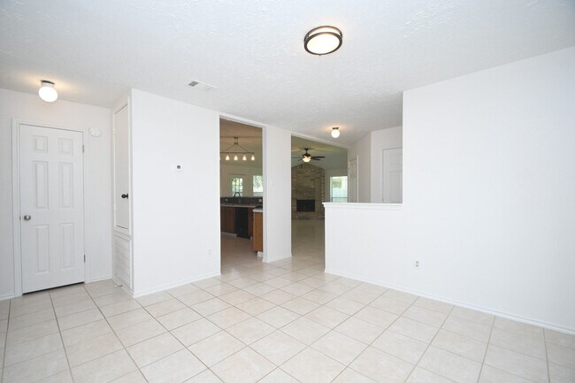 Building Photo - 2303 Old Dixie Dr