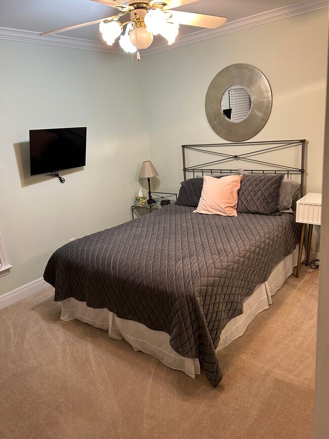 Building Photo - 3101 St Charles Ave