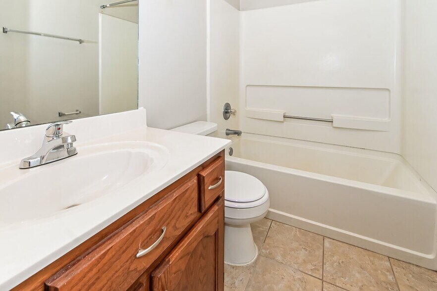 Building Photo - 6314 Oak Run Dr E