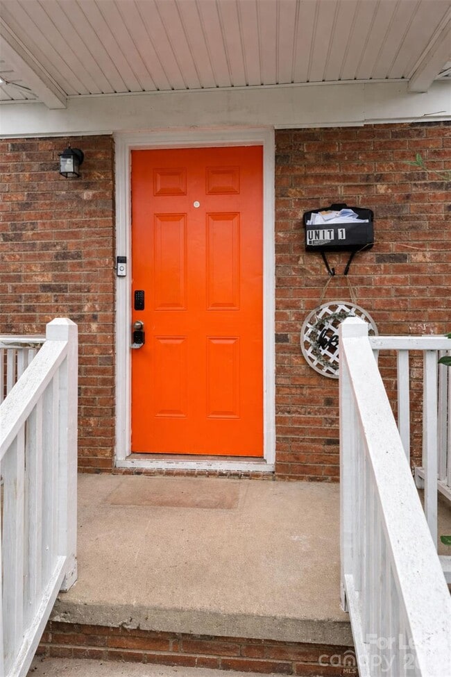 Building Photo - 316 Skyland Ave