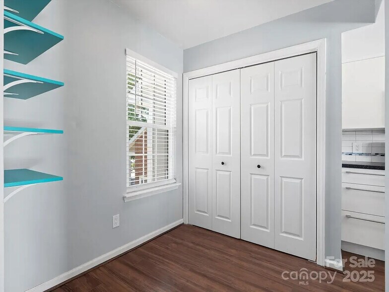 Building Photo - Room in Condo on S Vicksburg Park Ct