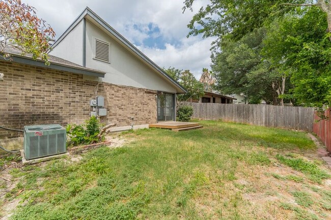 Building Photo - 11826 Greenwood Village Dr