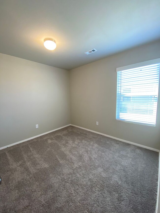 Building Photo - *Pre-leasing* Three Bedroom | Two Bathroom...