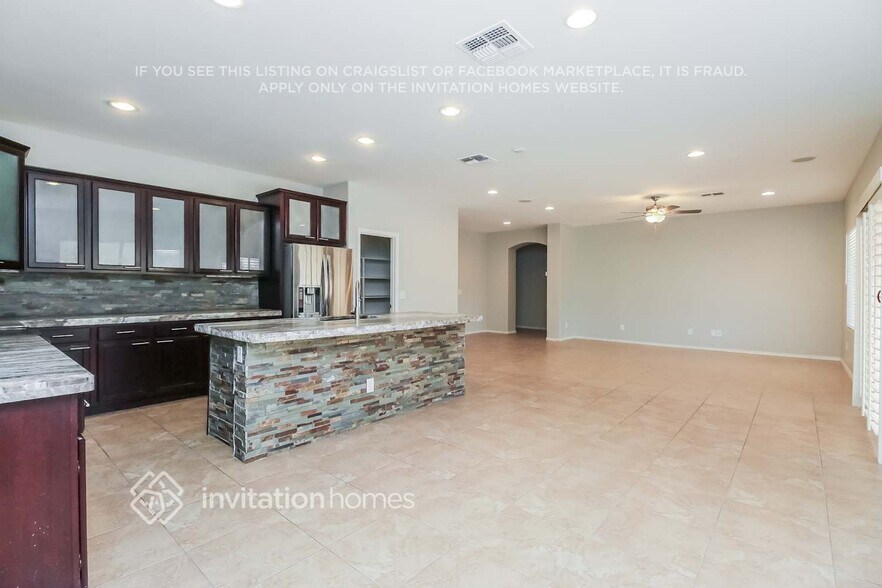 Building Photo - 4657 E Odessa Dr