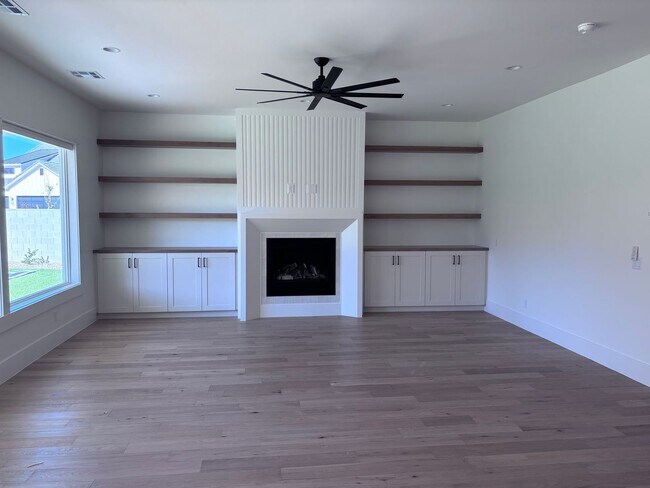 Building Photo - Beautiful 5 bed 4 bath home in Desert Canyon