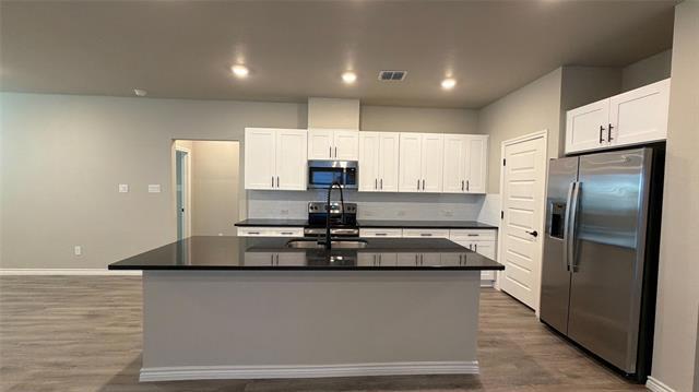 Building Photo - 732 16th St