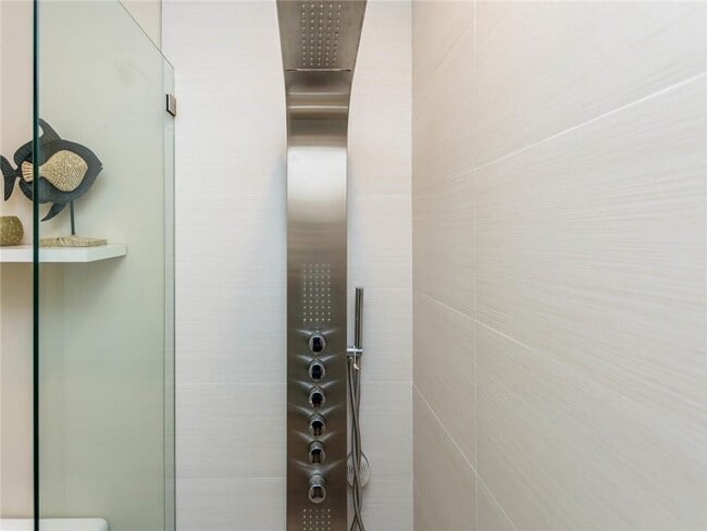 Building Photo - 2319 NE 16th Ave