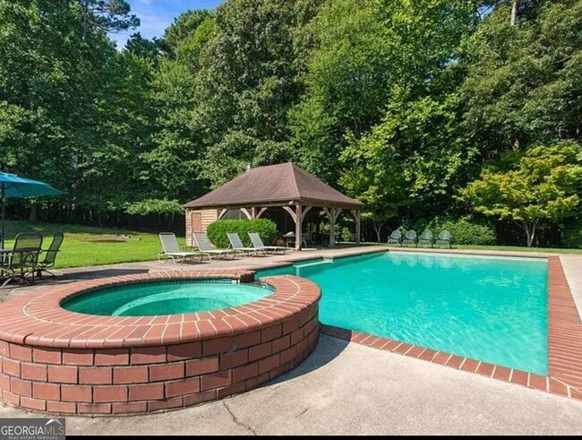 Building Photo - 15905 Westbrook Rd