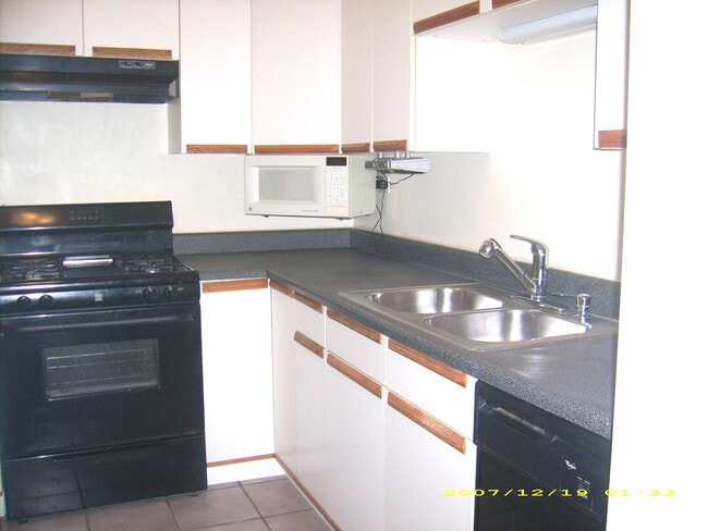 Building Photo - 115 E Dundee Rd