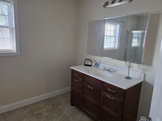 Building Photo - 176 Oak Grove Ave