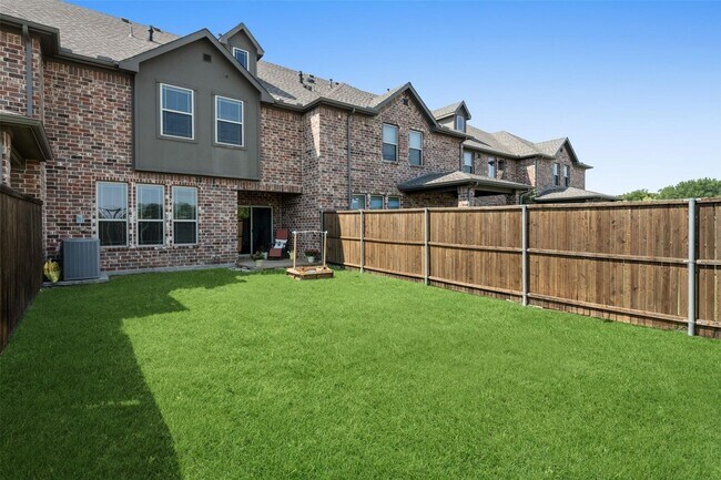 Building Photo - Beautiful 3-Bedroom Townhome in Prime Allen Location!