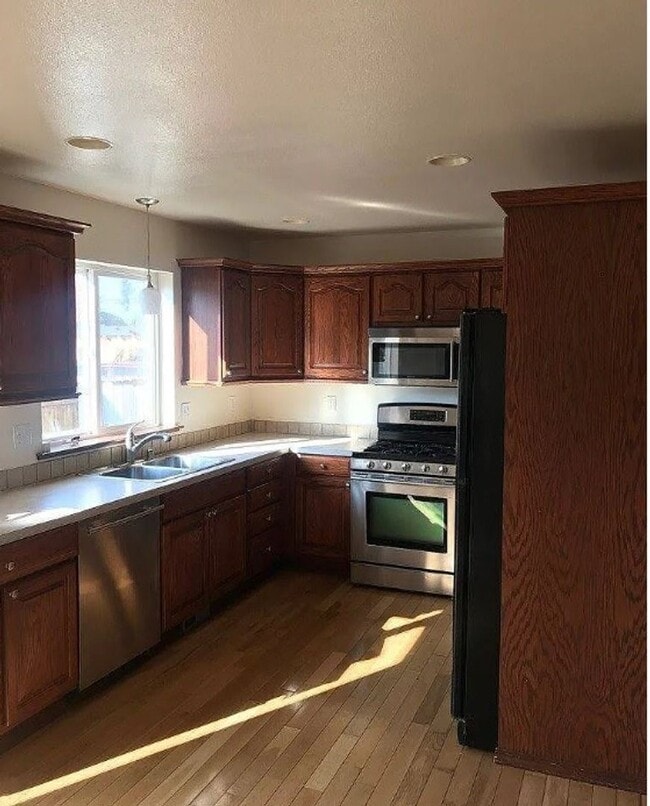 Building Photo - Burlington 3 Bed 2.5 Bath