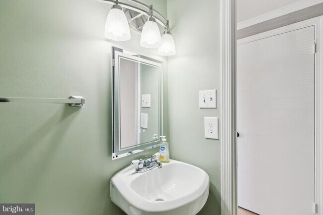 Building Photo - 10603 Tuppence Ct