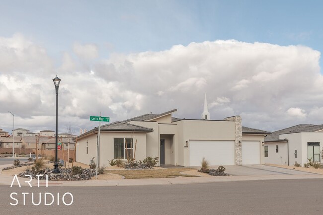 Building Photo - Newer Model Home in Desert Cliffs