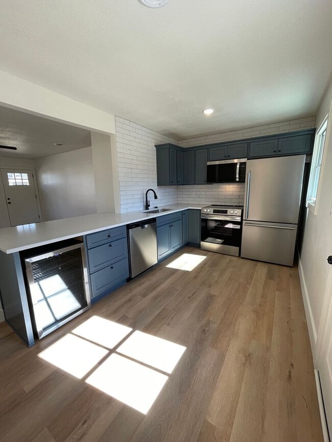 Building Photo - AMAZING SINGLE-FAMILY HOME! CLOSE TO CAMPUS AND SPORTS COMPLEX!