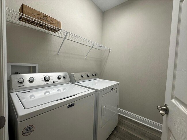 Building Photo - 12573 Oak Hill Way