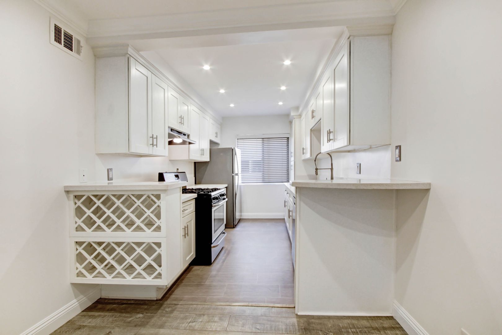 Building Photo - 11615 Darlington Ave