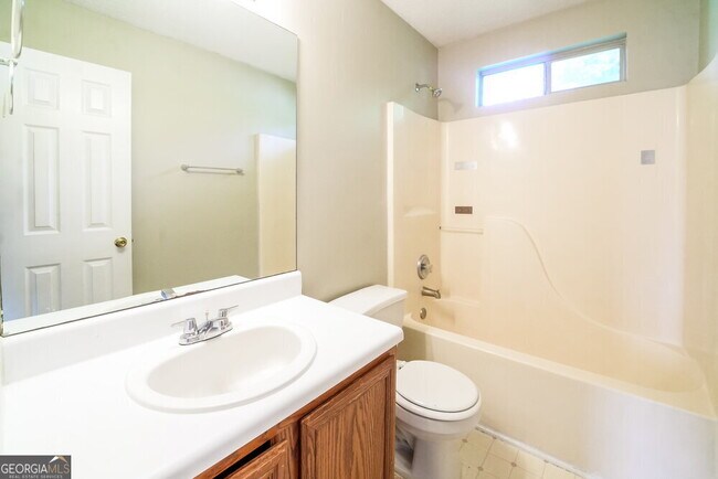 Building Photo - 1214 Foxwood Dr