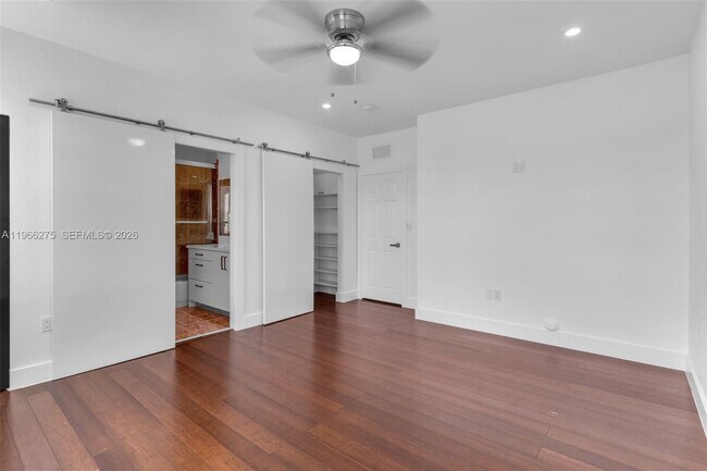 Building Photo - 30 SE 6th Rd