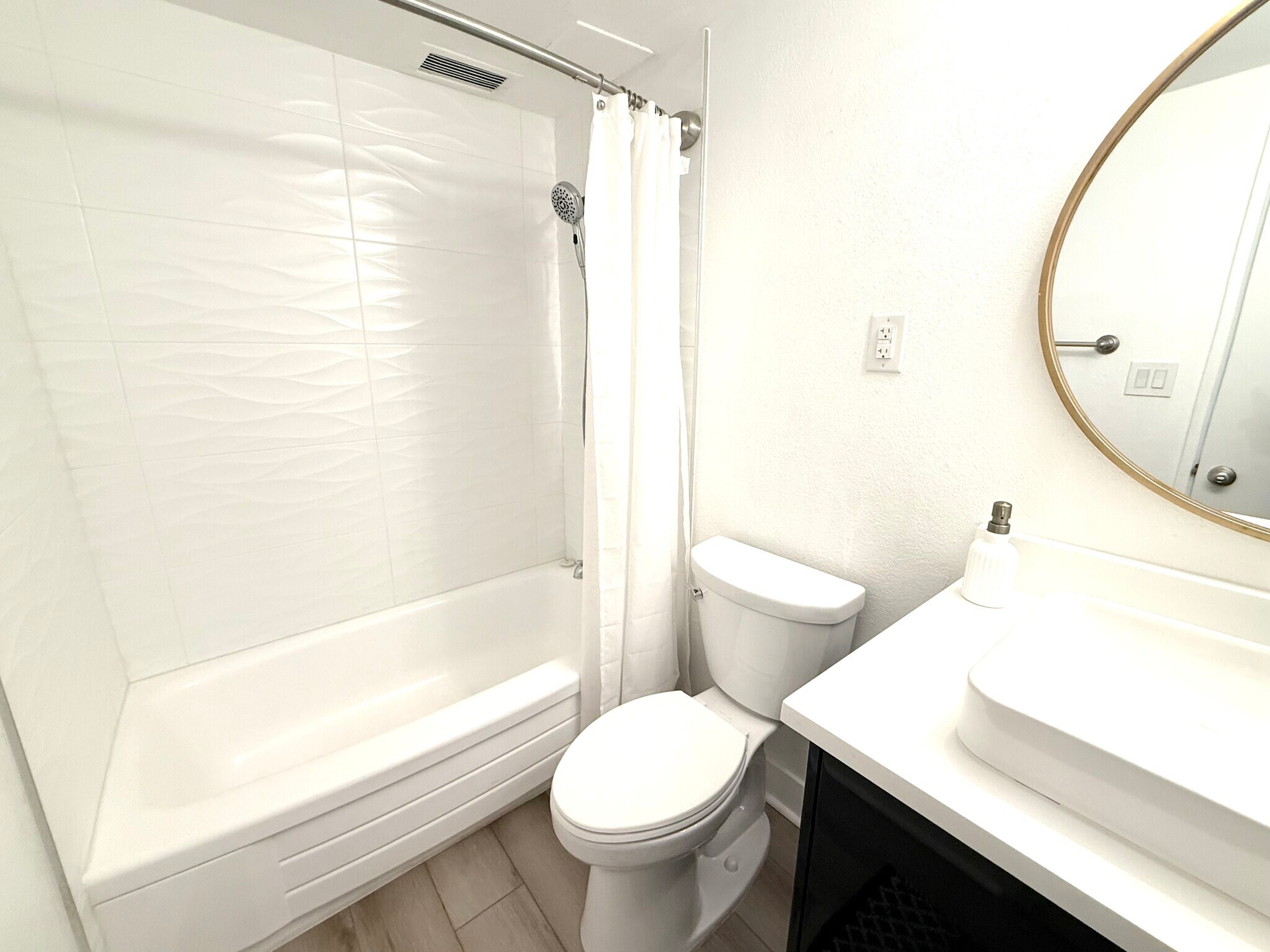 Building Photo - 1121 Albion St