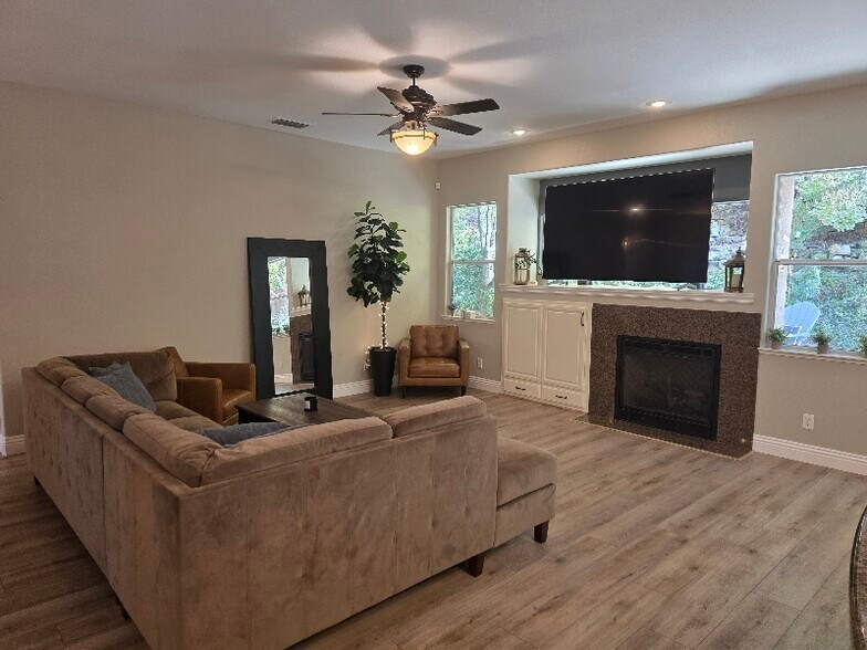 Building Photo - 1332 Parsons Ct