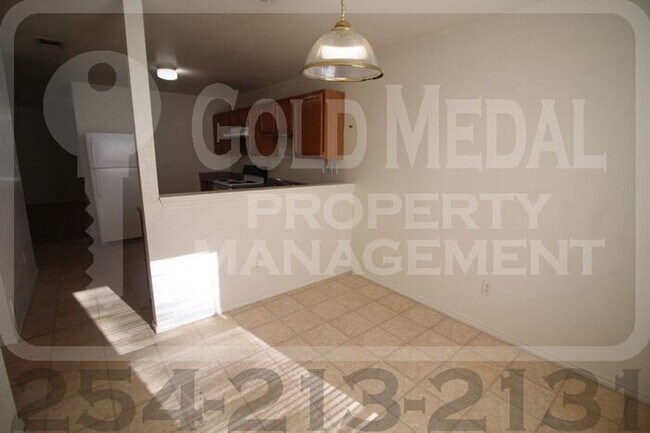 Building Photo - 3304 Hereford Ln