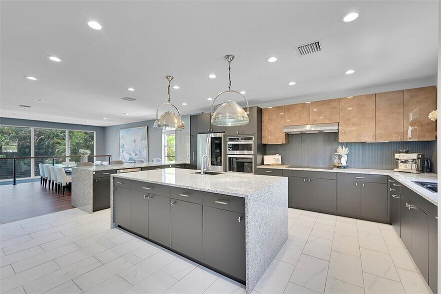 Building Photo - 640 NE 17th Way