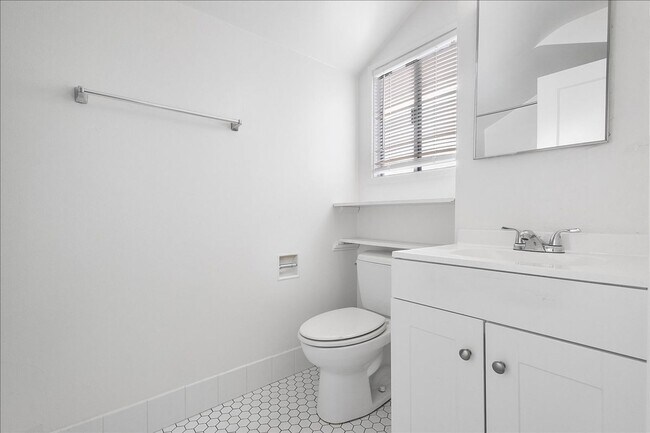 Building Photo - 3131 Fernside Blvd