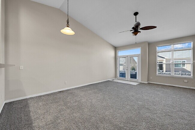 Building Photo - $2,095.00, 3-bed + Bonus room, 2.5 bath, l...