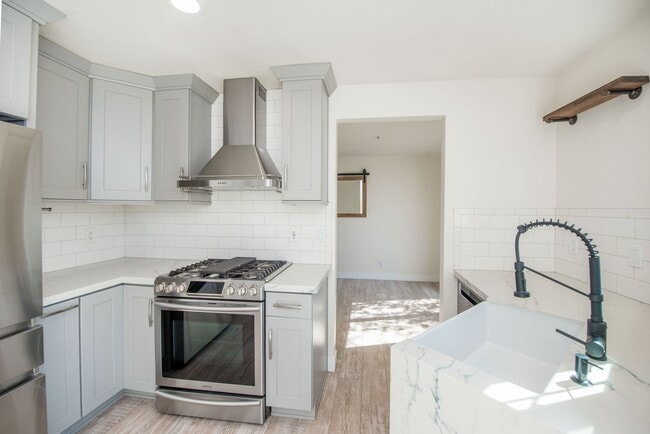 Building Photo - Eastside Costa Mesa Gem