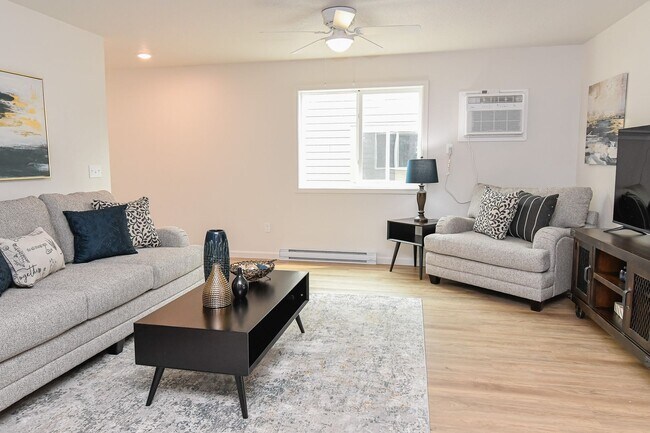 Building Photo - 3 Bedroom, Single-story Townhomes for rent...