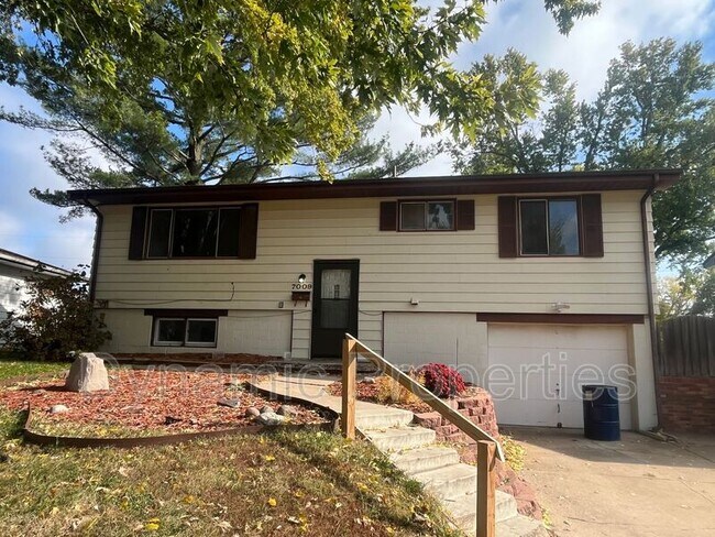 Primary Photo - 7009 S 79th St