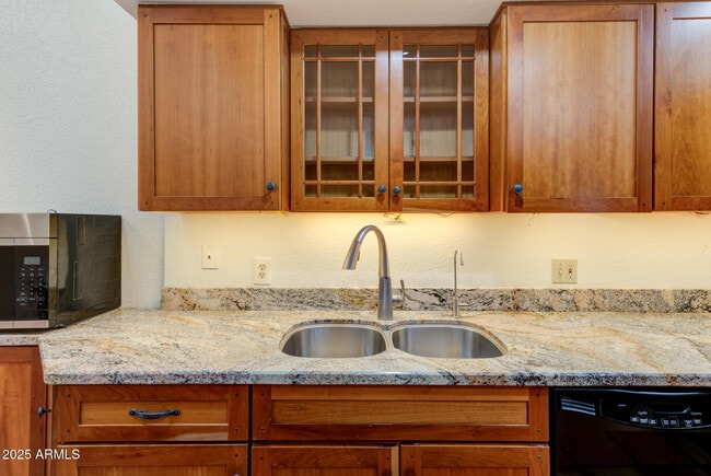 Building Photo - 20 E Redondo Dr