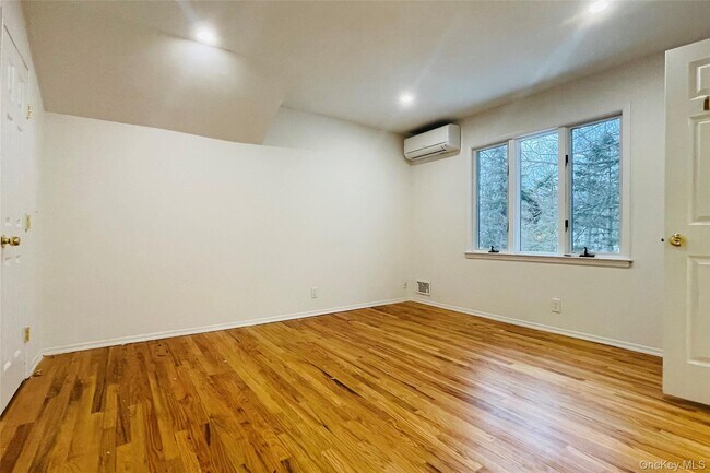 Building Photo - 164 Rock Creek Ln