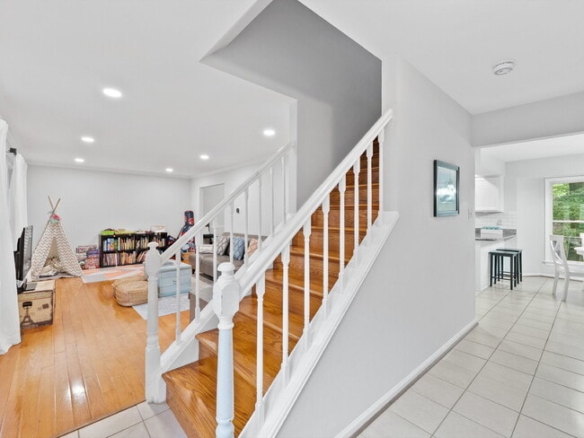 Building Photo - "Spacious 4-Bed Oasis with Scenic Views an...