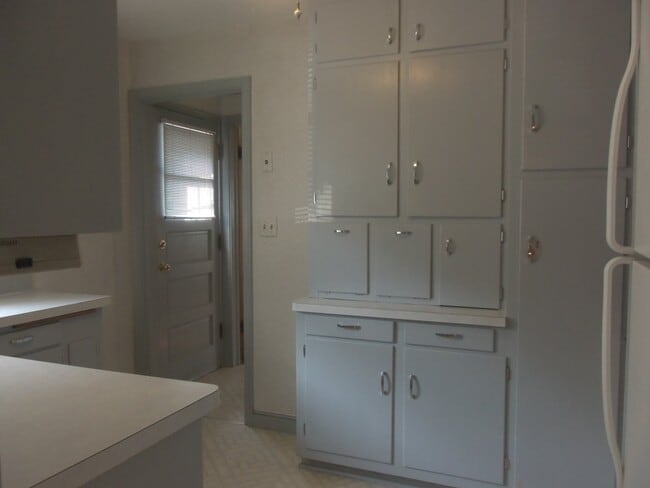 Building Photo - Engaging Cape Cod In An In-town Location!