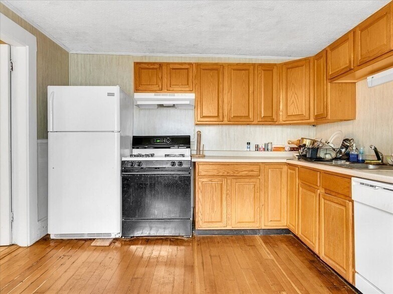 Building Photo - 16 Kilby St