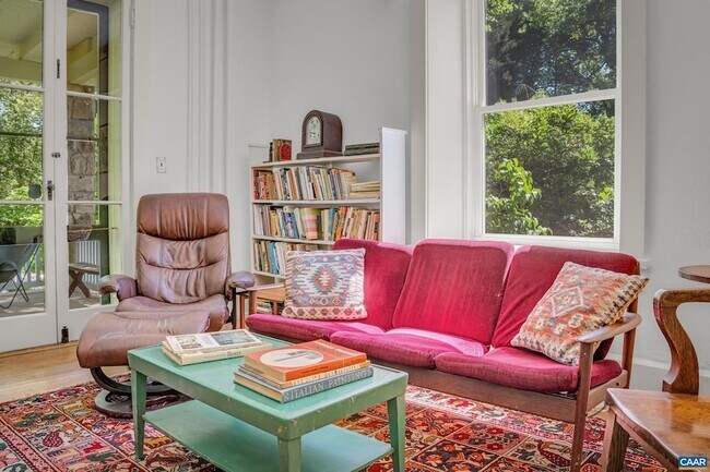 Building Photo - 502 Park Hill