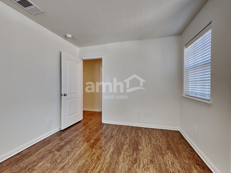 Building Photo - 1012 Summer Stream Rd