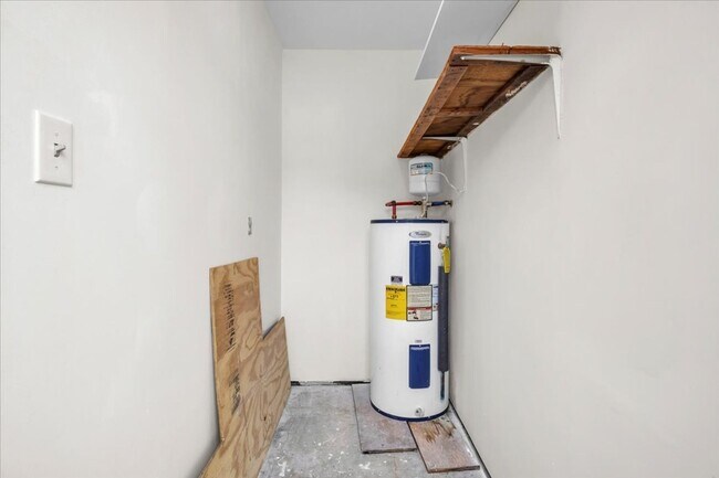 Building Photo - 2 Bed 2.5 Bath Duplex