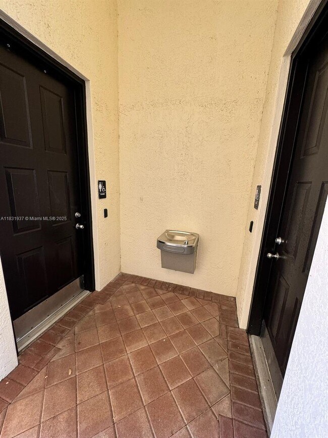 Building Photo - 9825 Baywinds Blvd