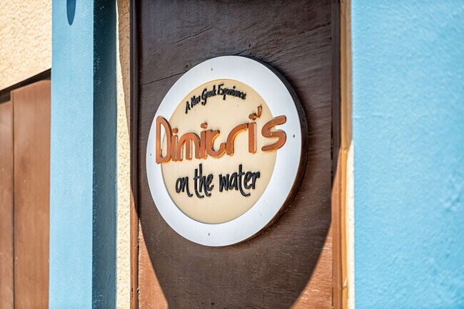 Building Photo - 1417 Poinsettia Ave