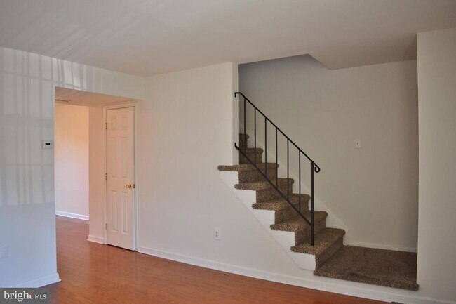 Building Photo - 6468 Mt Vernon Ln