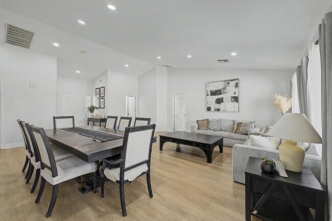 Building Photo - 8352 W San Juan Ave