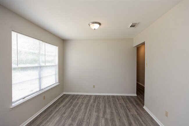 Building Photo - 7810 Queen St