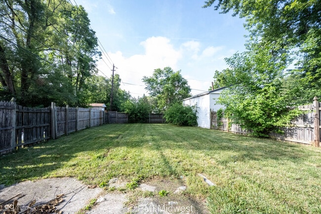 Building Photo - 1415 W Pruitt St